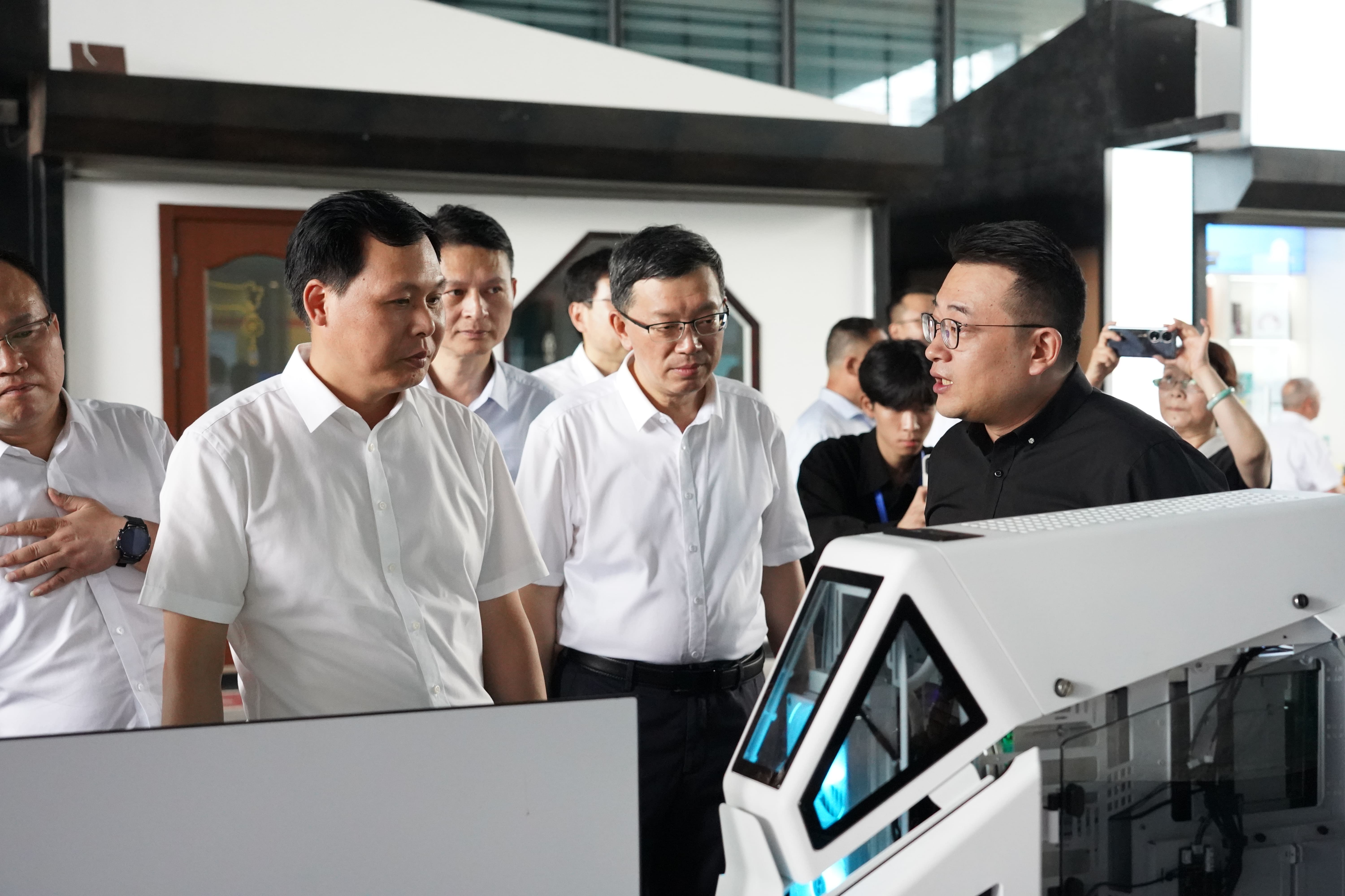 ����.jpg/></section></section><section powered-by=